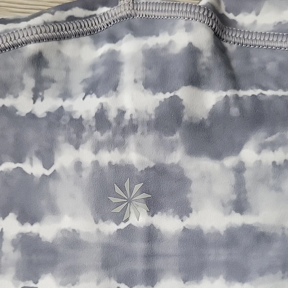 Athleta Gray and White Capris with Stretchy Fabric and Unique Pattern - Picture 5 of 5
